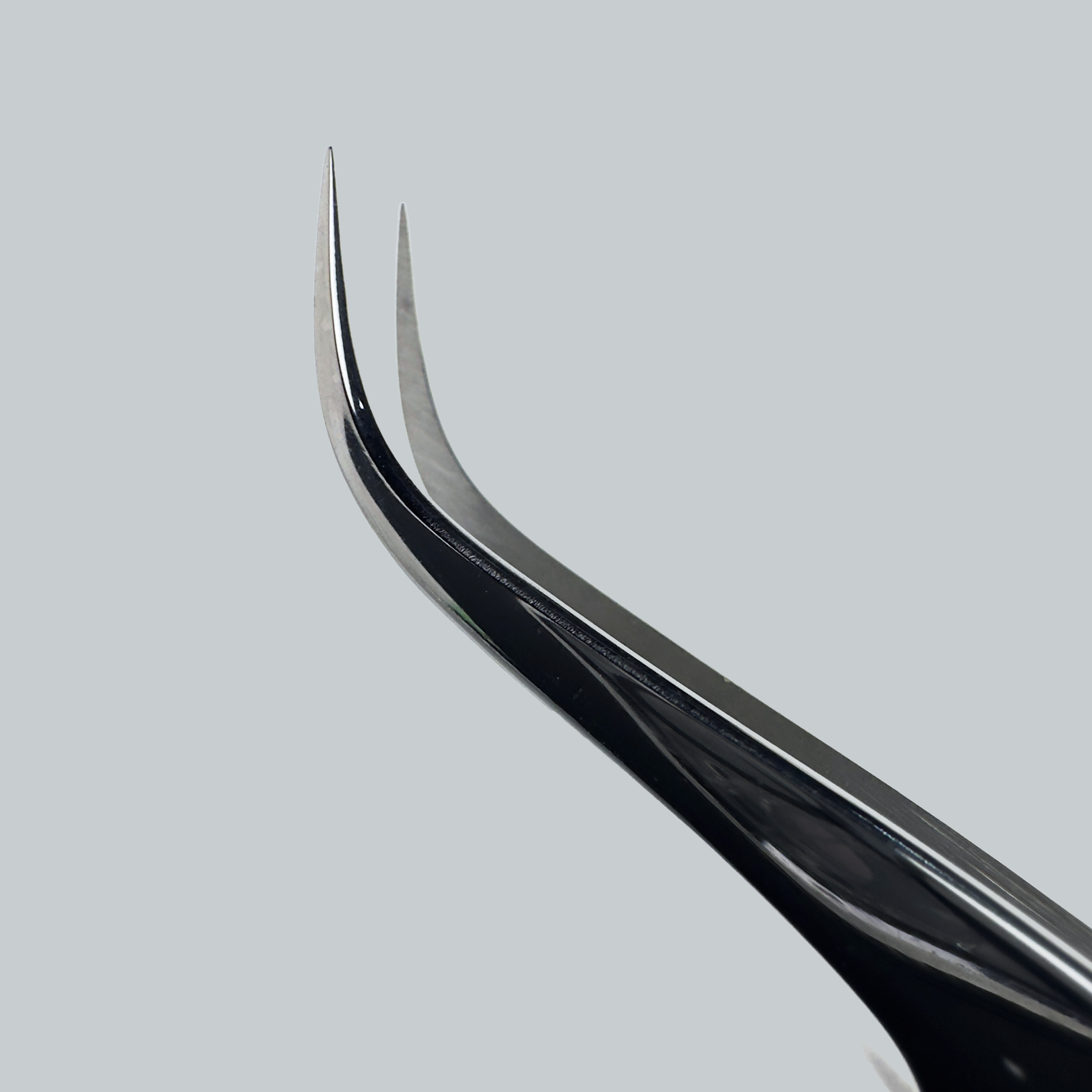 Curved Tweezer